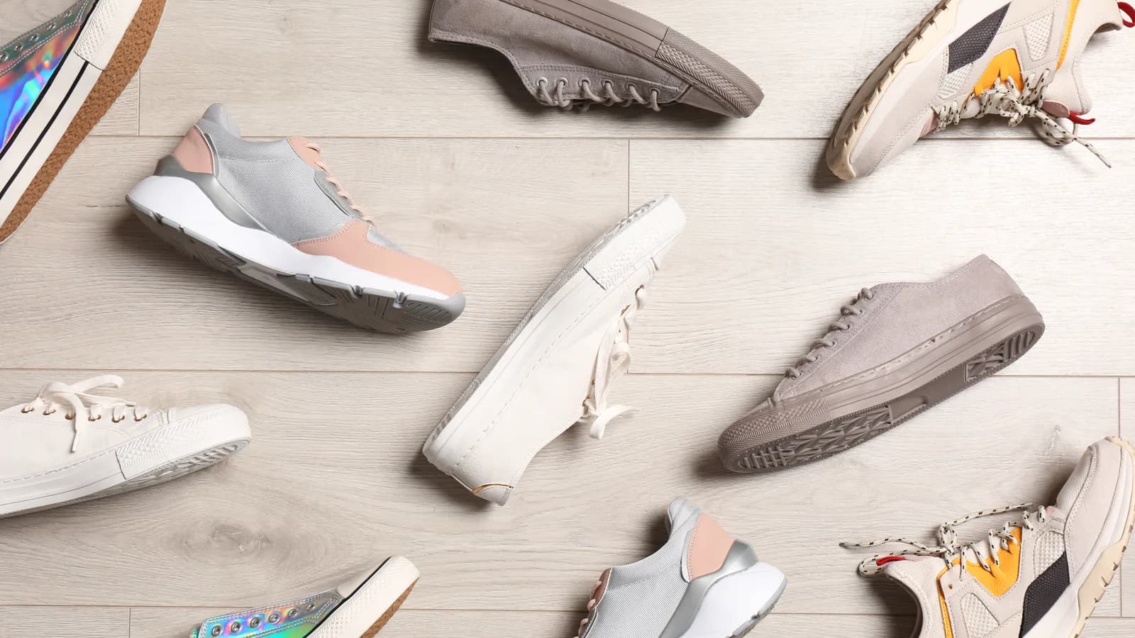 Tres zapatillas de running sin marcas organizadas por rodaje, velocidad y trail